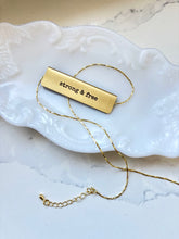 Load image into Gallery viewer, Canadian Flag Reversible Bar - Gold