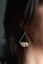 Load image into Gallery viewer, Sweet Pea Dangle Earrings - silver
