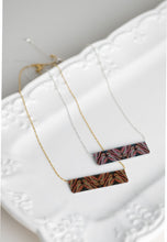 Load image into Gallery viewer, Flutter Bar Necklace - gold
